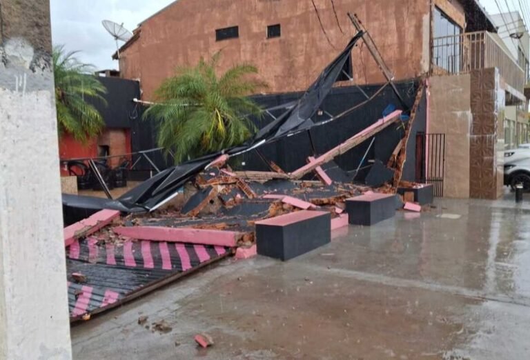 Muro caiu em Ponta Porã após a tempestade que passou pela região - Crédito: Ligado na Redação